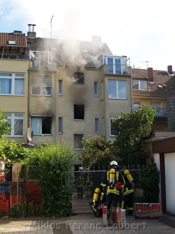 Brand Wohnung mit Menschenrettung Koeln Vingst Ostheimerstr  P022.JPG